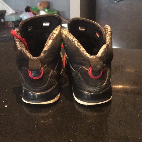 5 youth Jordan’s - Picture 2 of 3